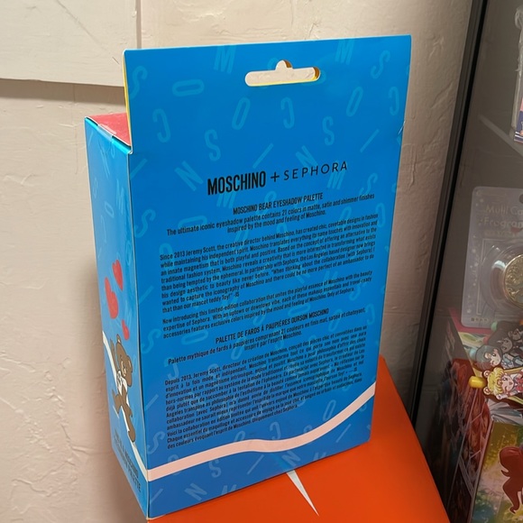 MOSCHINO x Sephora Eyeshadow Palette - Picture 2 of 3